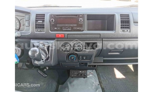 Imported Toyota Hiace White Makiinaa iti Import - Dubai keessatti Central Kenya keessatti Imported Toyota Hiace White Makiinaa iti Import - Dubai keessatti Central Kenya keessatti
