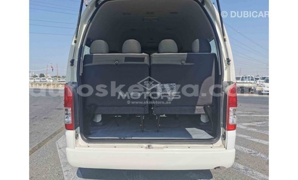 Imported Toyota Hiace White Makiinaa iti Import - Dubai keessatti Central Kenya keessatti Imported Toyota Hiace White Makiinaa iti Import - Dubai keessatti Central Kenya keessatti