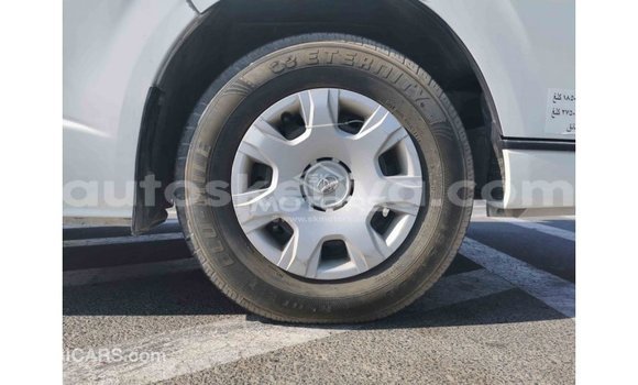 Imported Toyota Hiace White Makiinaa iti Import - Dubai keessatti Central Kenya keessatti Imported Toyota Hiace White Makiinaa iti Import - Dubai keessatti Central Kenya keessatti