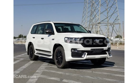 Nunua Imported Toyota Land Cruiser Nyeupe Gari ndani ya Import - Dubai nchini Kati Kenya Nunua Imported Toyota Land Cruiser Nyeupe Gari ndani ya Import - Dubai nchini Kati Kenya