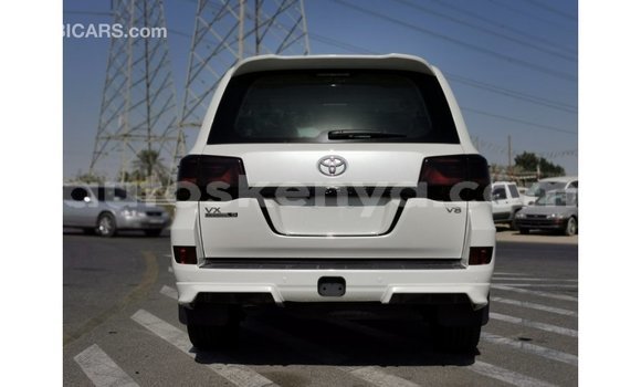 Nunua Imported Toyota Land Cruiser Nyeupe Gari ndani ya Import - Dubai nchini Kati Kenya Nunua Imported Toyota Land Cruiser Nyeupe Gari ndani ya Import - Dubai nchini Kati Kenya