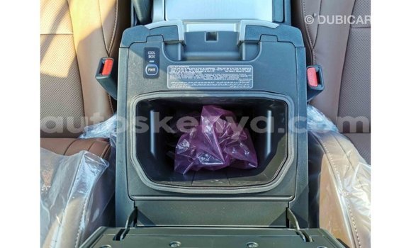 Imported Toyota Land Cruiser Black Makiinaa iti Import - Dubai keessatti Central Kenya keessatti Imported Toyota Land Cruiser Black Makiinaa iti Import - Dubai keessatti Central Kenya keessatti