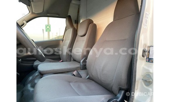 Buy Import Toyota Hiace White Car in Import - Dubai in Central Kenya Buy Import Toyota Hiace White Car in Import - Dubai in Central Kenya
