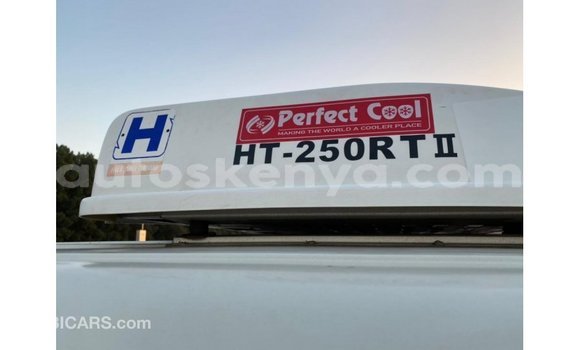Buy Import Toyota Hiace White Car in Import - Dubai in Central Kenya Buy Import Toyota Hiace White Car in Import - Dubai in Central Kenya