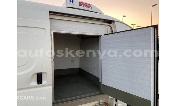 Buy Import Toyota Hiace White Car in Import - Dubai in Central Kenya Buy Import Toyota Hiace White Car in Import - Dubai in Central Kenya