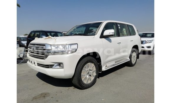Imported Toyota Land Cruiser White Makiinaa iti Import - Dubai keessatti Central Kenya keessatti Imported Toyota Land Cruiser White Makiinaa iti Import - Dubai keessatti Central Kenya keessatti