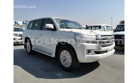 Imported Toyota Land Cruiser White Makiinaa iti Import - Dubai keessatti Central Kenya keessatti Imported Toyota Land Cruiser White Makiinaa iti Import - Dubai keessatti Central Kenya keessatti