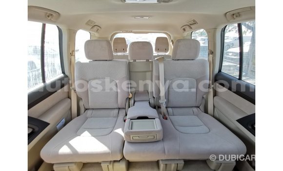 Imported Toyota Land Cruiser White Makiinaa iti Import - Dubai keessatti Central Kenya keessatti Imported Toyota Land Cruiser White Makiinaa iti Import - Dubai keessatti Central Kenya keessatti