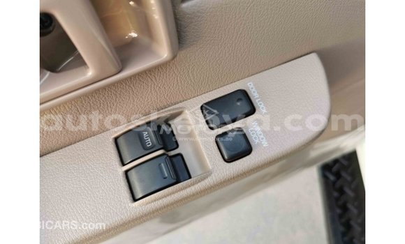 Imported Toyota Land Cruiser White Makiinaa iti Import - Dubai keessatti Central Kenya keessatti Imported Toyota Land Cruiser White Makiinaa iti Import - Dubai keessatti Central Kenya keessatti