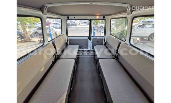 Imported Toyota Land Cruiser White Makiinaa iti Import - Dubai keessatti Central Kenya keessatti Imported Toyota Land Cruiser White Makiinaa iti Import - Dubai keessatti Central Kenya keessatti