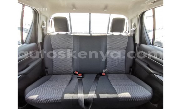 Nunua Imported Toyota Hilux Nyeusi Gari ndani ya Import - Dubai nchini Kati Kenya Nunua Imported Toyota Hilux Nyeusi Gari ndani ya Import - Dubai nchini Kati Kenya