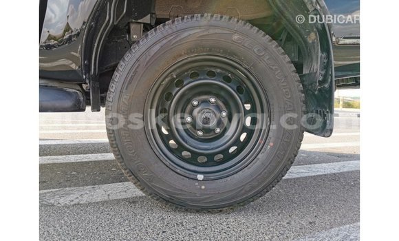 Nunua Imported Toyota Hilux Nyeusi Gari ndani ya Import - Dubai nchini Kati Kenya Nunua Imported Toyota Hilux Nyeusi Gari ndani ya Import - Dubai nchini Kati Kenya
