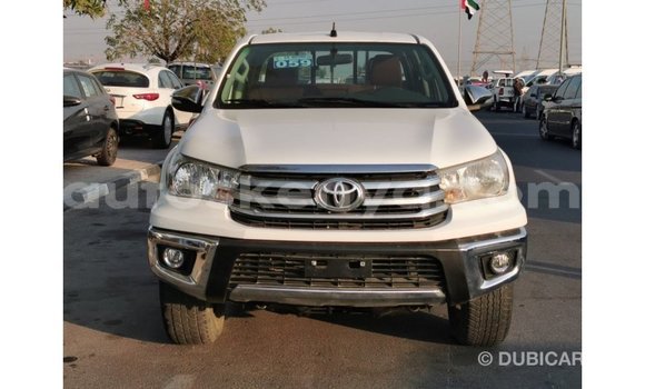 Nunua Imported Toyota Hilux Nyeupe Gari ndani ya Import - Dubai nchini Kati Kenya Nunua Imported Toyota Hilux Nyeupe Gari ndani ya Import - Dubai nchini Kati Kenya