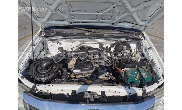 Imported Toyota Hilux White Makiinaa iti Import - Dubai keessatti Central Kenya keessatti Imported Toyota Hilux White Makiinaa iti Import - Dubai keessatti Central Kenya keessatti