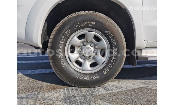 Imported Toyota Hilux White Makiinaa iti Import - Dubai keessatti Central Kenya keessatti Imported Toyota Hilux White Makiinaa iti Import - Dubai keessatti Central Kenya keessatti