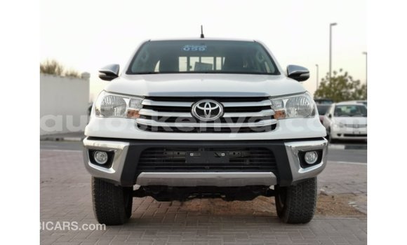 Nunua Imported Toyota Hilux Nyeupe Gari ndani ya Import - Dubai nchini Kati Kenya Nunua Imported Toyota Hilux Nyeupe Gari ndani ya Import - Dubai nchini Kati Kenya