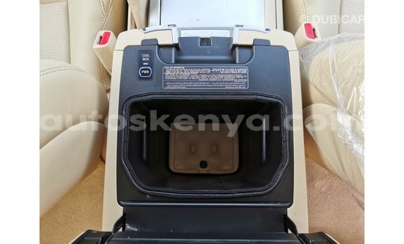 Imported Toyota Land Cruiser White Makiinaa iti Import - Dubai keessatti Central Kenya keessatti Imported Toyota Land Cruiser White Makiinaa iti Import - Dubai keessatti Central Kenya keessatti