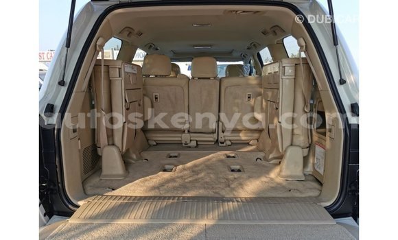 Imported Toyota Land Cruiser White Makiinaa iti Import - Dubai keessatti Central Kenya keessatti Imported Toyota Land Cruiser White Makiinaa iti Import - Dubai keessatti Central Kenya keessatti