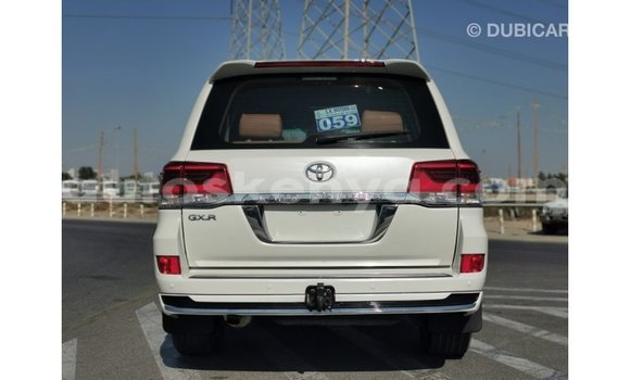 Nunua Imported Toyota Land Cruiser Nyeupe Gari ndani ya Import - Dubai nchini Kati Kenya Nunua Imported Toyota Land Cruiser Nyeupe Gari ndani ya Import - Dubai nchini Kati Kenya