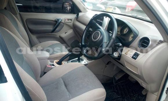 Oofamaa Toyota RAV4 White Makiinaa iti Nairobi keessatti Nairobi keessatti Oofamaa Toyota RAV4 White Makiinaa iti Nairobi keessatti Nairobi keessatti