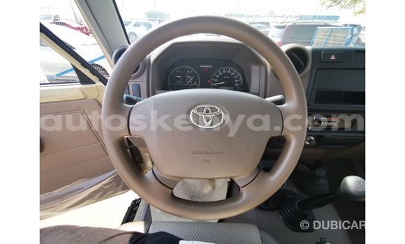 Imported Toyota Land Cruiser Beige Makiinaa iti Import - Dubai keessatti Central Kenya keessatti Imported Toyota Land Cruiser Beige Makiinaa iti Import - Dubai keessatti Central Kenya keessatti