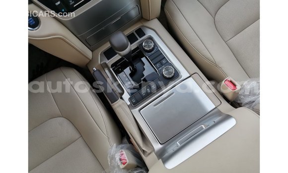 Imported Toyota Land Cruiser White Makiinaa iti Import - Dubai keessatti Central Kenya keessatti Imported Toyota Land Cruiser White Makiinaa iti Import - Dubai keessatti Central Kenya keessatti