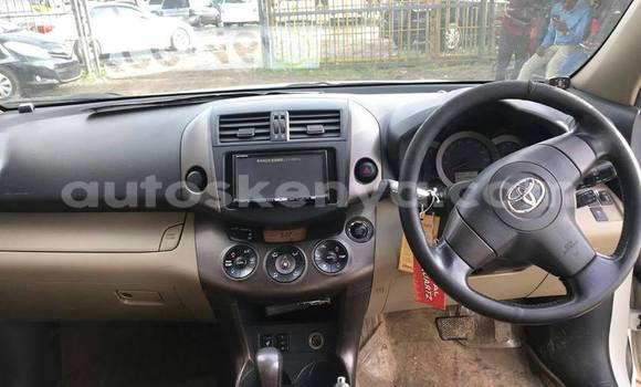 Oofamaa Toyota Vanguard White Makiinaa iti Nairobi keessatti Nairobi keessatti Oofamaa Toyota Vanguard White Makiinaa iti Nairobi keessatti Nairobi keessatti