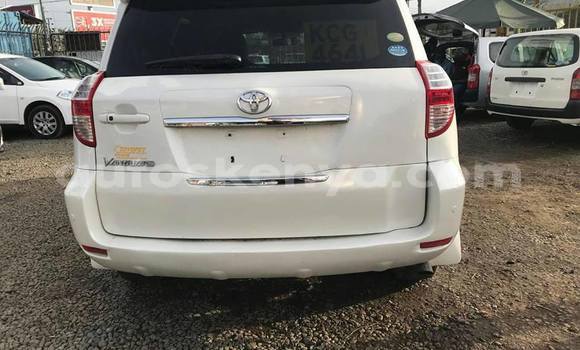 Oofamaa Toyota Vanguard White Makiinaa iti Nairobi keessatti Nairobi keessatti Oofamaa Toyota Vanguard White Makiinaa iti Nairobi keessatti Nairobi keessatti