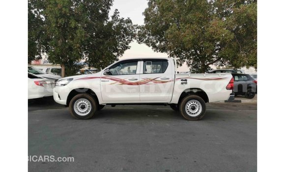 Buy Import Toyota Hilux White Car in Import - Dubai in Central Kenya Buy Import Toyota Hilux White Car in Import - Dubai in Central Kenya