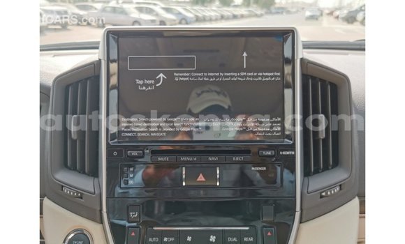 Imported Toyota Land Cruiser White Makiinaa iti Import - Dubai keessatti Central Kenya keessatti Imported Toyota Land Cruiser White Makiinaa iti Import - Dubai keessatti Central Kenya keessatti