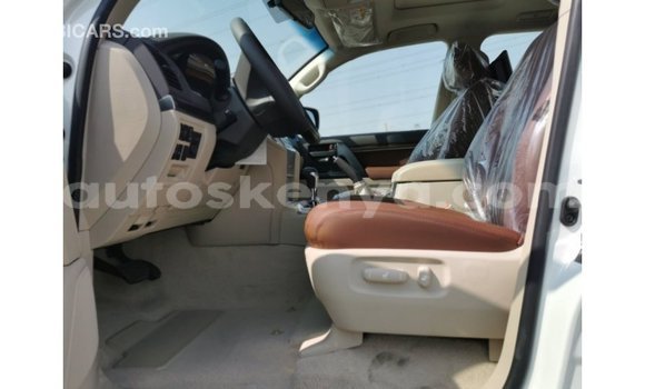 Imported Toyota Land Cruiser White Makiinaa iti Import - Dubai keessatti Central Kenya keessatti Imported Toyota Land Cruiser White Makiinaa iti Import - Dubai keessatti Central Kenya keessatti