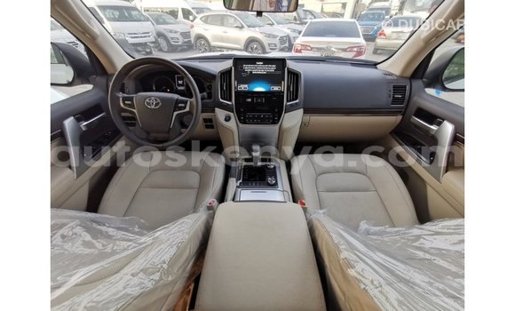 Buy Import Toyota Land Cruiser White Car in Import - Dubai in Central Kenya Buy Import Toyota Land Cruiser White Car in Import - Dubai in Central Kenya