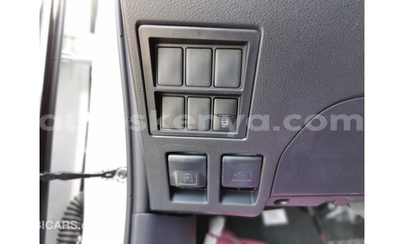 Imported Toyota Hilux White Makiinaa iti Import - Dubai keessatti Central Kenya keessatti Imported Toyota Hilux White Makiinaa iti Import - Dubai keessatti Central Kenya keessatti