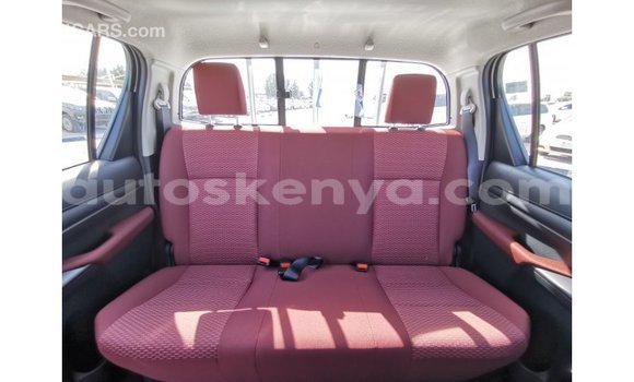 Imported Toyota Hilux White Makiinaa iti Import - Dubai keessatti Central Kenya keessatti Imported Toyota Hilux White Makiinaa iti Import - Dubai keessatti Central Kenya keessatti