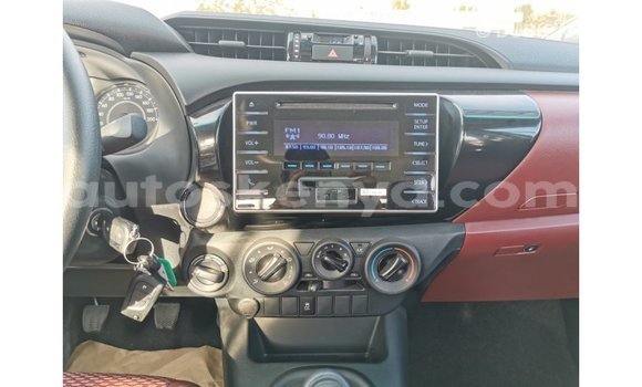 Nunua Imported Toyota Hilux Nyeupe Gari ndani ya Import - Dubai nchini Kati Kenya Nunua Imported Toyota Hilux Nyeupe Gari ndani ya Import - Dubai nchini Kati Kenya