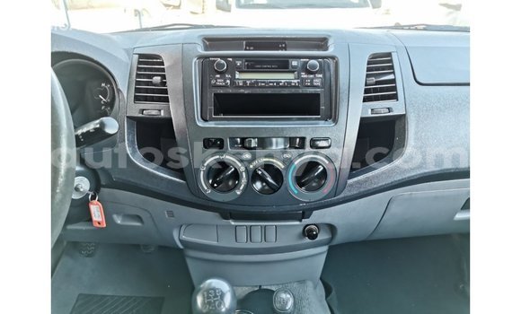 Buy Import Toyota Hilux White Car in Import - Dubai in Central Kenya Buy Import Toyota Hilux White Car in Import - Dubai in Central Kenya