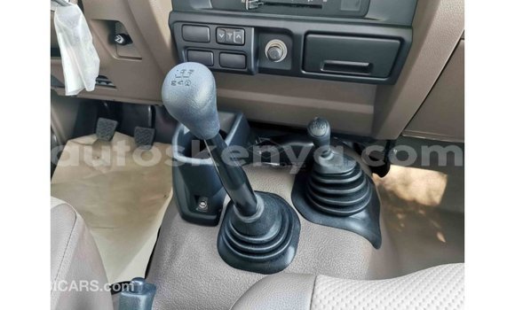 Imported Toyota Land Cruiser White Makiinaa iti Import - Dubai keessatti Central Kenya keessatti Imported Toyota Land Cruiser White Makiinaa iti Import - Dubai keessatti Central Kenya keessatti