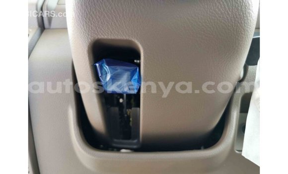 Imported Toyota Land Cruiser White Makiinaa iti Import - Dubai keessatti Central Kenya keessatti Imported Toyota Land Cruiser White Makiinaa iti Import - Dubai keessatti Central Kenya keessatti