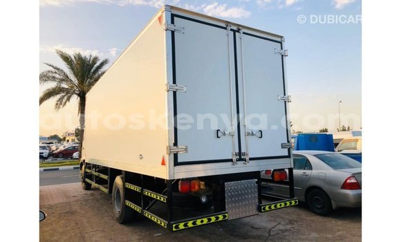 Nunua Imported Hino 300 Series Nyeupe Lori ndani ya Import - Dubai nchini Kati Kenya Nunua Imported Hino 300 Series Nyeupe Lori ndani ya Import - Dubai nchini Kati Kenya