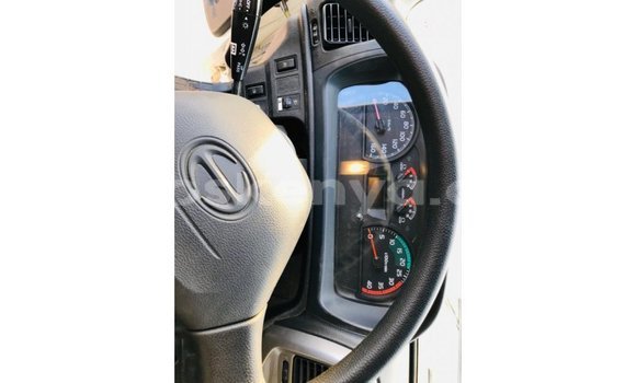 Nunua Imported Hino 300 Series Nyeupe Lori ndani ya Import - Dubai nchini Kati Kenya Nunua Imported Hino 300 Series Nyeupe Lori ndani ya Import - Dubai nchini Kati Kenya