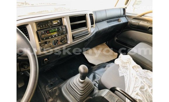 Nunua Imported Hino 300 Series Nyeupe Lori ndani ya Import - Dubai nchini Kati Kenya Nunua Imported Hino 300 Series Nyeupe Lori ndani ya Import - Dubai nchini Kati Kenya