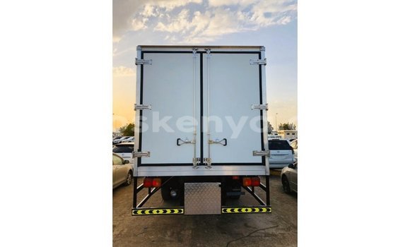 Nunua Imported Hino 300 Series Nyeupe Lori ndani ya Import - Dubai nchini Kati Kenya Nunua Imported Hino 300 Series Nyeupe Lori ndani ya Import - Dubai nchini Kati Kenya