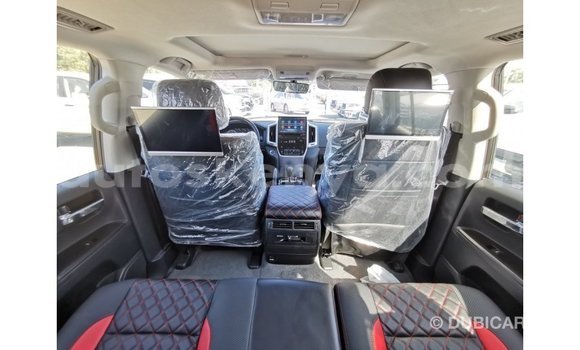 Imported Toyota Land Cruiser White Makiinaa iti Import - Dubai keessatti Central Kenya keessatti Imported Toyota Land Cruiser White Makiinaa iti Import - Dubai keessatti Central Kenya keessatti