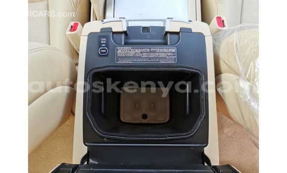 Buy Import Toyota Land Cruiser White Car in Import - Dubai in Central Kenya Buy Import Toyota Land Cruiser White Car in Import - Dubai in Central Kenya