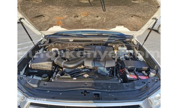 Buy Import Toyota Land Cruiser White Car in Import - Dubai in Central Kenya Buy Import Toyota Land Cruiser White Car in Import - Dubai in Central Kenya