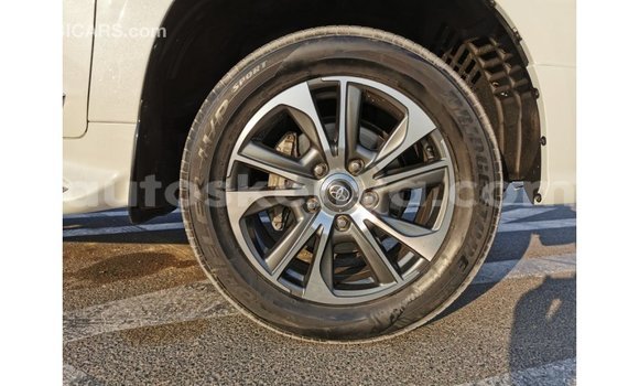Buy Import Toyota Land Cruiser White Car in Import - Dubai in Central Kenya Buy Import Toyota Land Cruiser White Car in Import - Dubai in Central Kenya