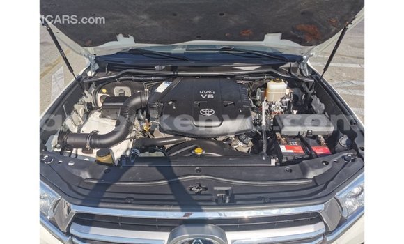 Buy Import Toyota Land Cruiser White Car in Import - Dubai in Central Kenya Buy Import Toyota Land Cruiser White Car in Import - Dubai in Central Kenya