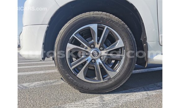 Buy Import Toyota Land Cruiser White Car in Import - Dubai in Central Kenya Buy Import Toyota Land Cruiser White Car in Import - Dubai in Central Kenya