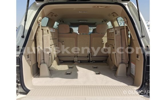 Buy Import Toyota Land Cruiser White Car in Import - Dubai in Central Kenya Buy Import Toyota Land Cruiser White Car in Import - Dubai in Central Kenya