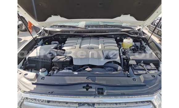 Buy Import Toyota Land Cruiser White Car in Import - Dubai in Central Kenya Buy Import Toyota Land Cruiser White Car in Import - Dubai in Central Kenya